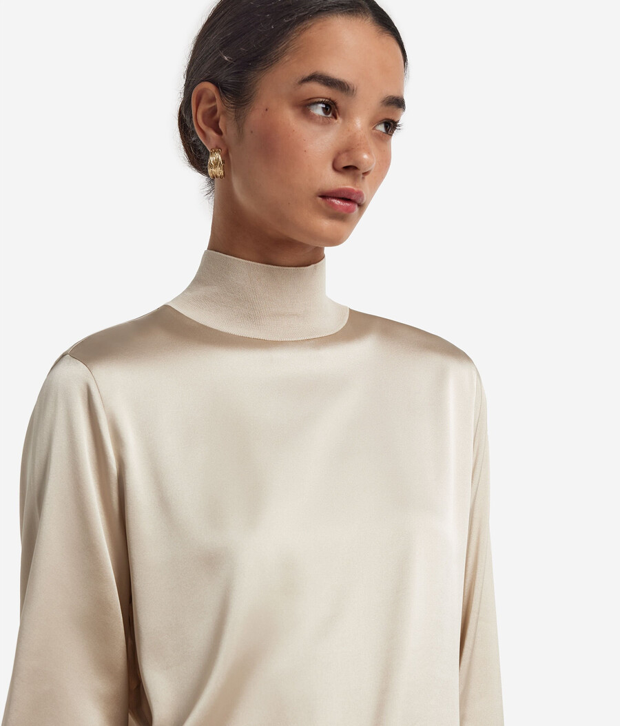 seidensatinbluse mit jersey-einsätzen