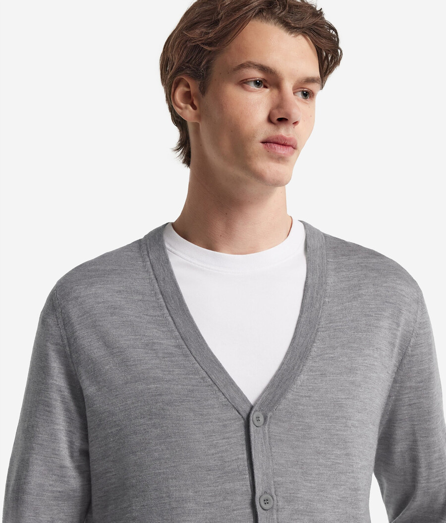 kaschmir-strickjacke mit knöpfen