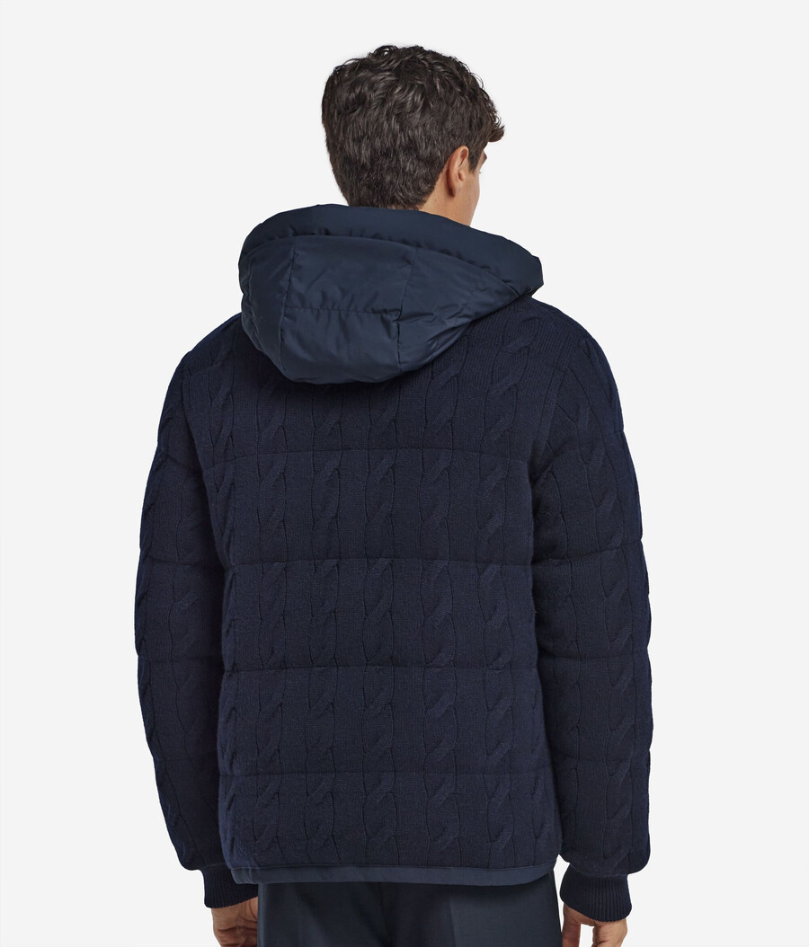 wendbare daunenjacke mit kaschmir-zopfmuster