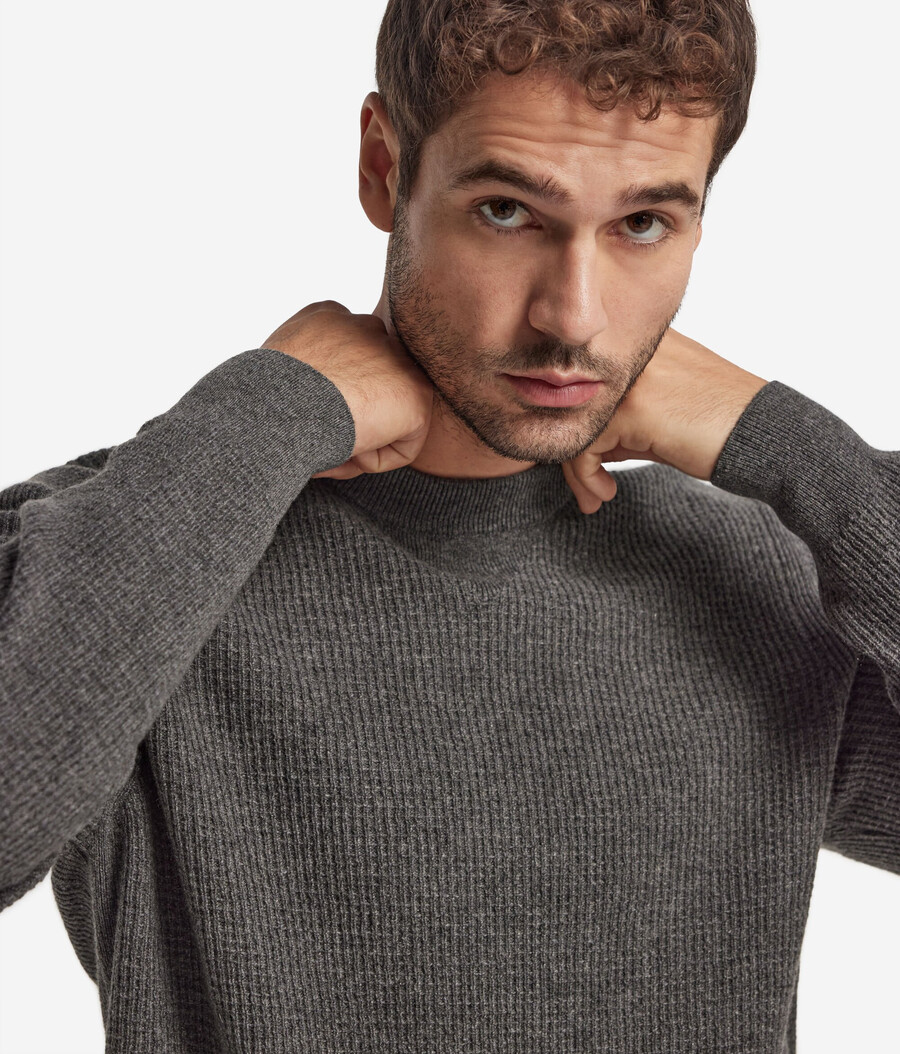 ultraweicher kaschmirpullover mit waffelstrick und rundhalsausschnitt