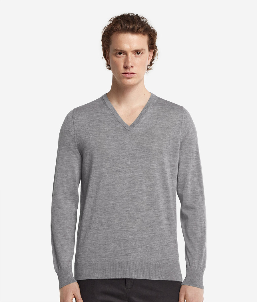ultrafeiner kaschmirpullover mit v-ausschnitt