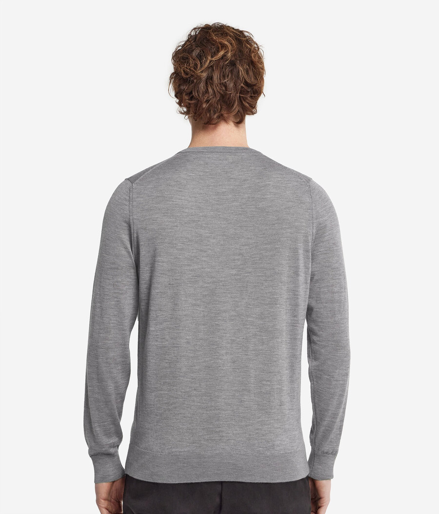 ultrafeiner kaschmirpullover mit v-ausschnitt