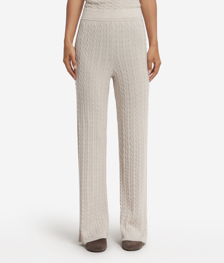 wollstrickhose mit zopfmuster und weitem bein
