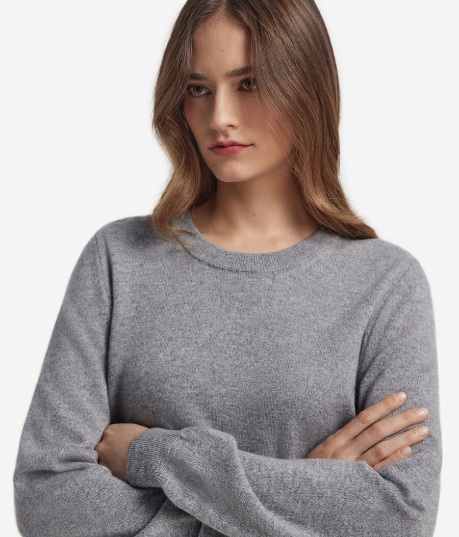 langärmeliger ultraweicher kaschmirpullover mit rundhalsausschnitt