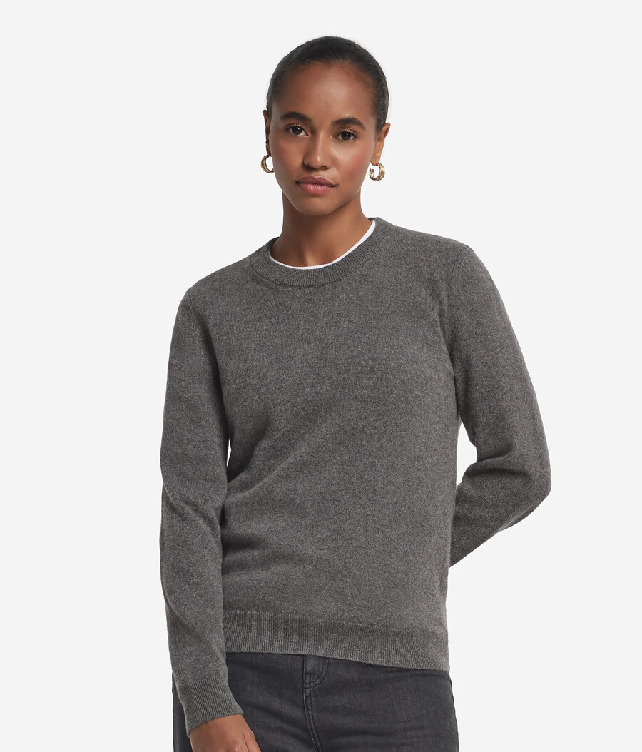 langärmeliger ultraweicher kaschmirpullover mit rundhalsausschnitt