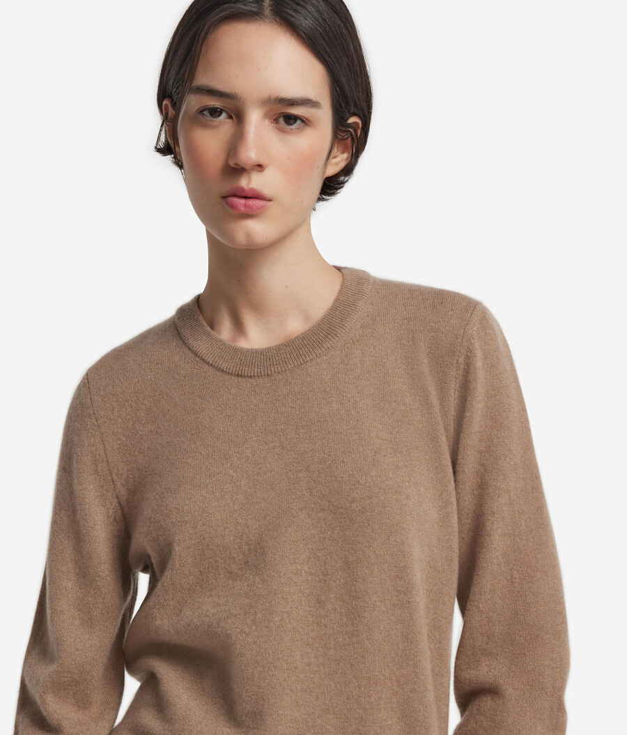 langärmeliger ultraweicher kaschmirpullover mit rundhalsausschnitt