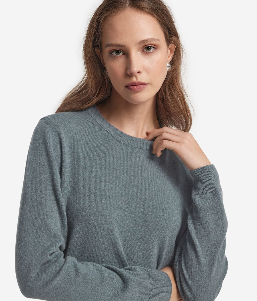 langärmeliger ultraweicher kaschmirpullover mit rundhalsausschnitt