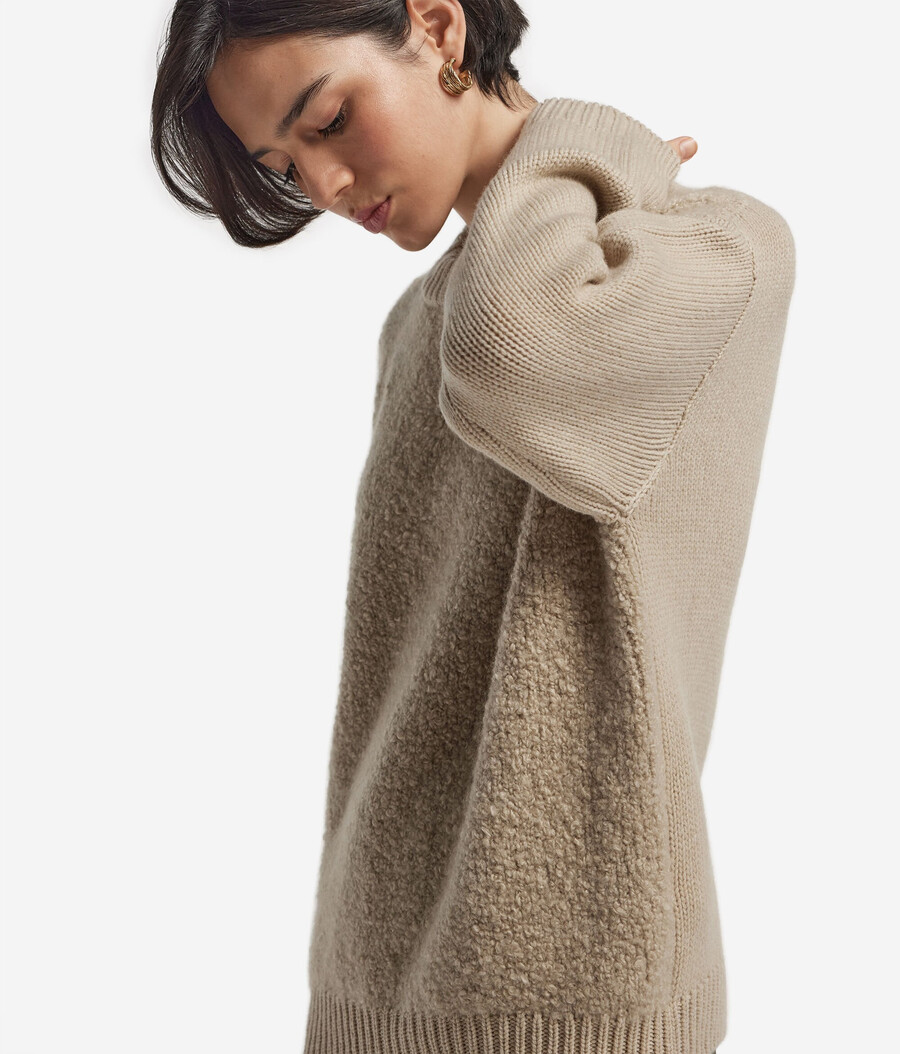 bouclé-kaschmirpullover mit rundhalsausschnitt