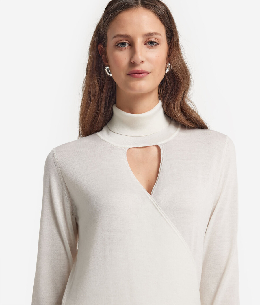 ultrafeiner kaschmirpullover mit hohem kragen und wickeloptik