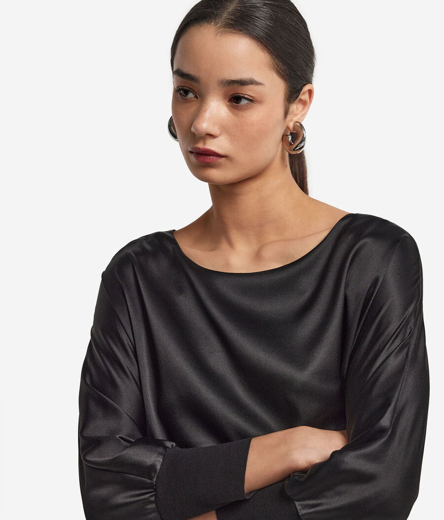 rundhals-pullover aus seidensatin