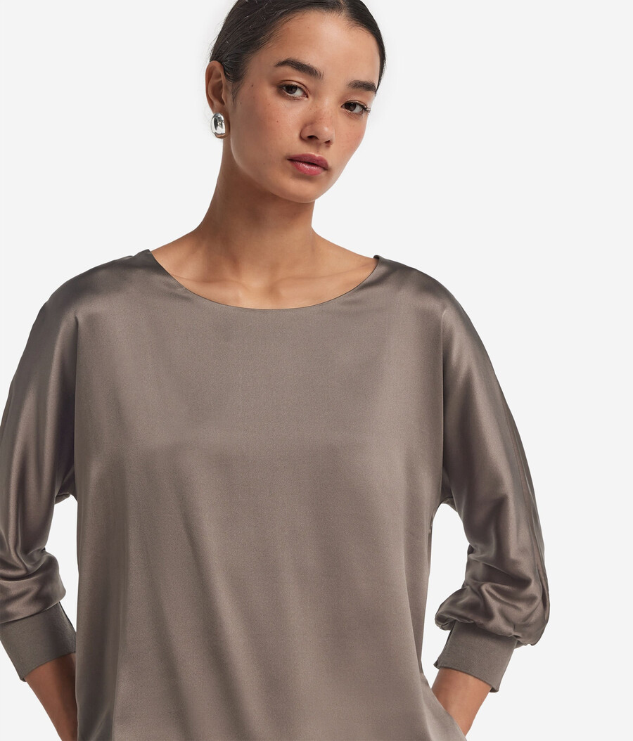 rundhals-pullover aus seidensatin