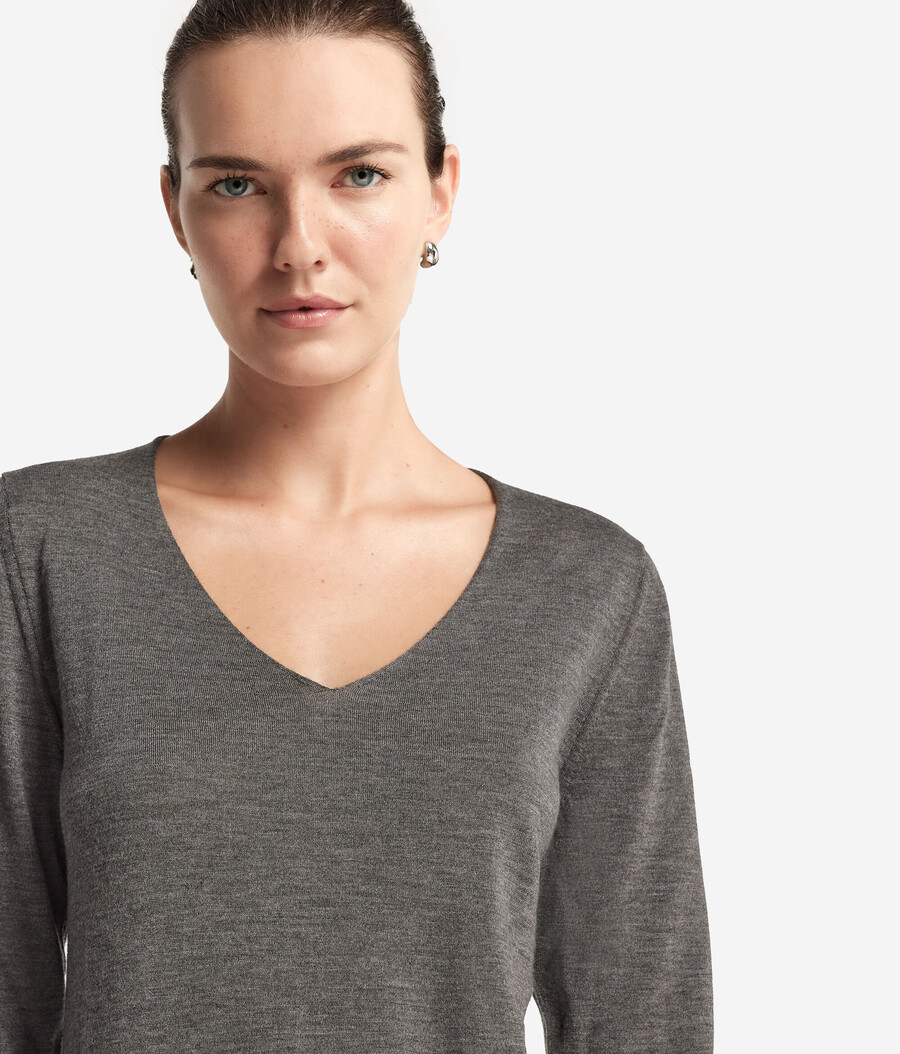 ultrafeiner kaschmirpullover mit v-ausschnitt