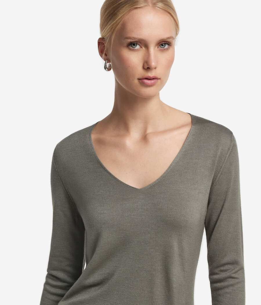 ultrafeiner kaschmirpullover mit v-ausschnitt