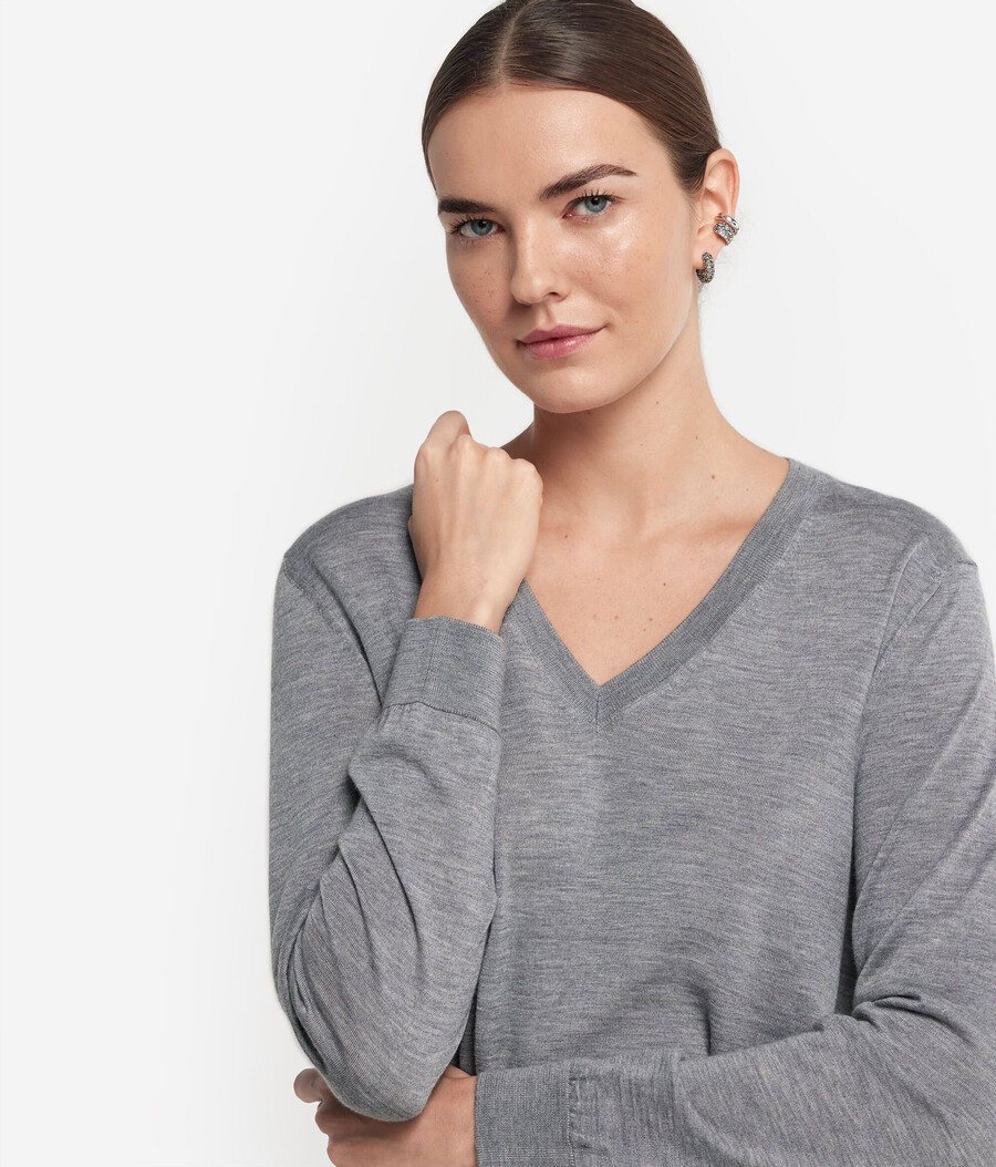 ultrafeiner kaschmirpullover mit v-ausschnitt