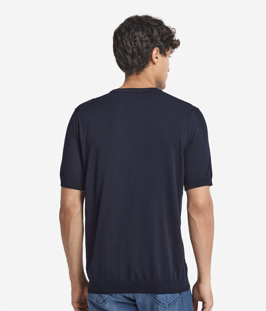 frisches baumwoll-t-shirt mit kurzen Ärmeln und rundhalsausschnitt