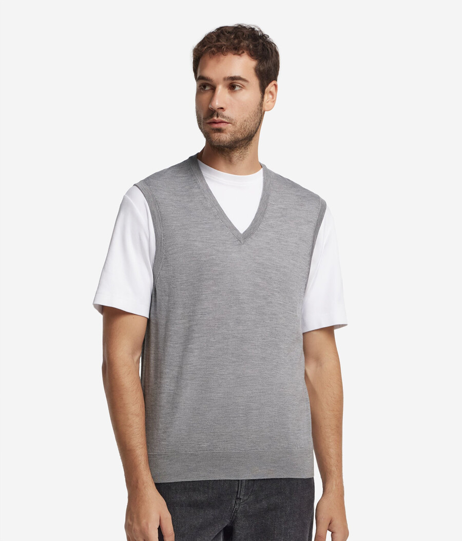Ärmelloser pullover aus ultrafeinem kaschmir mit v-ausschnitt