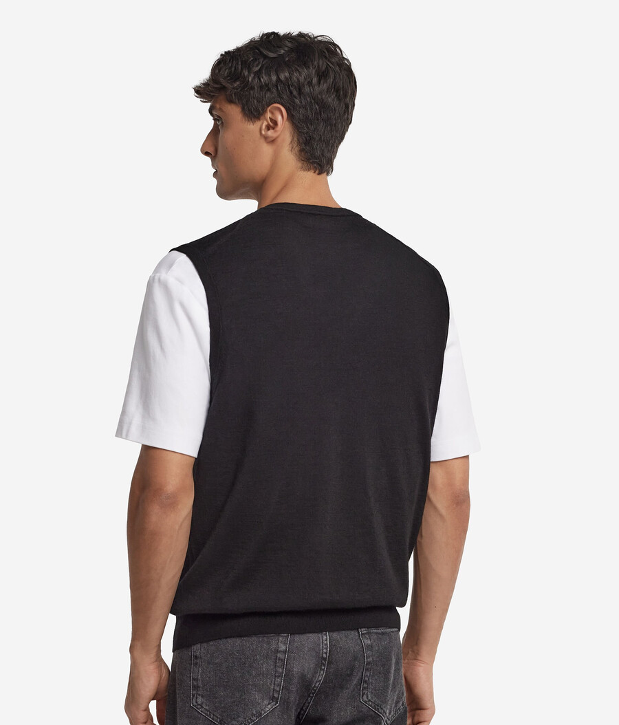Ärmelloser pullover aus ultrafeinem kaschmir mit v-ausschnitt
