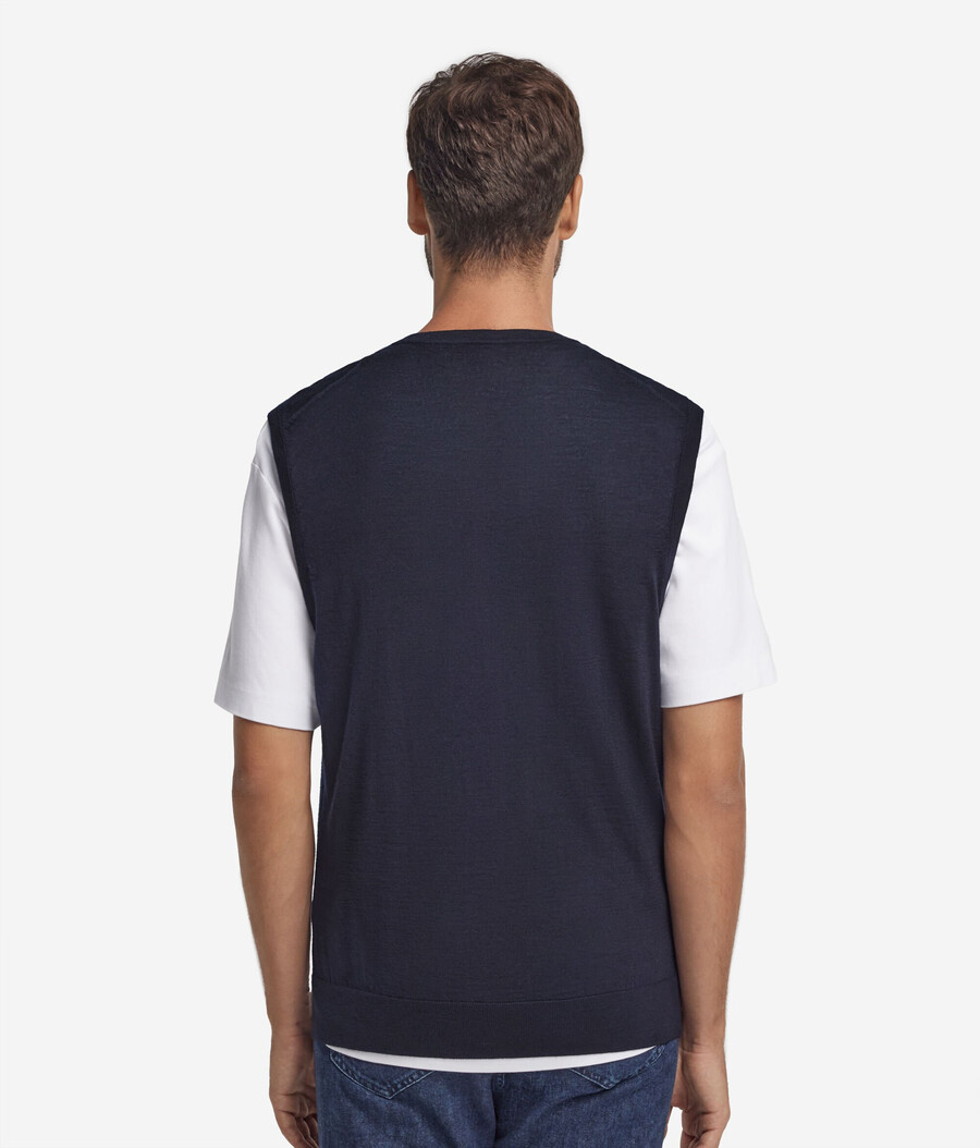 Ärmelloser pullover aus ultrafeinem kaschmir mit v-ausschnitt